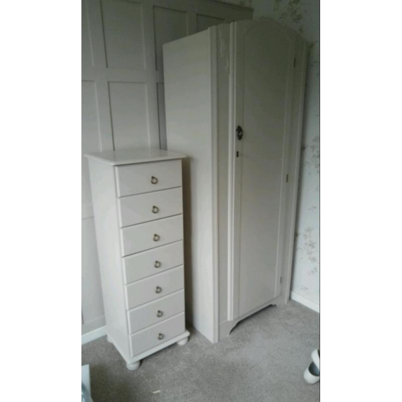 Wardrobe and chest of drawers