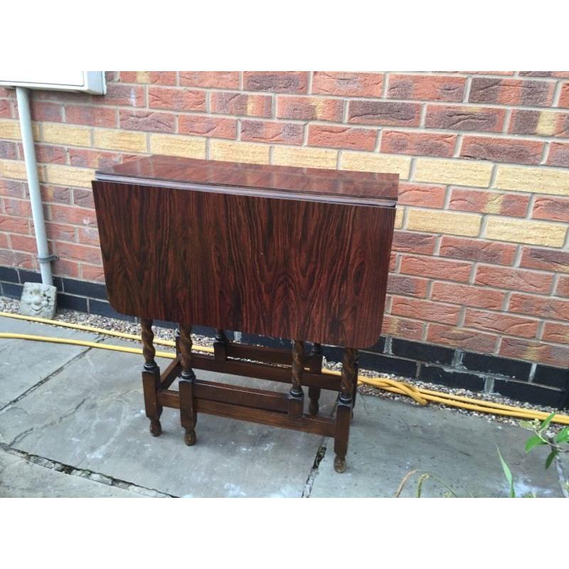 Drop leaf table