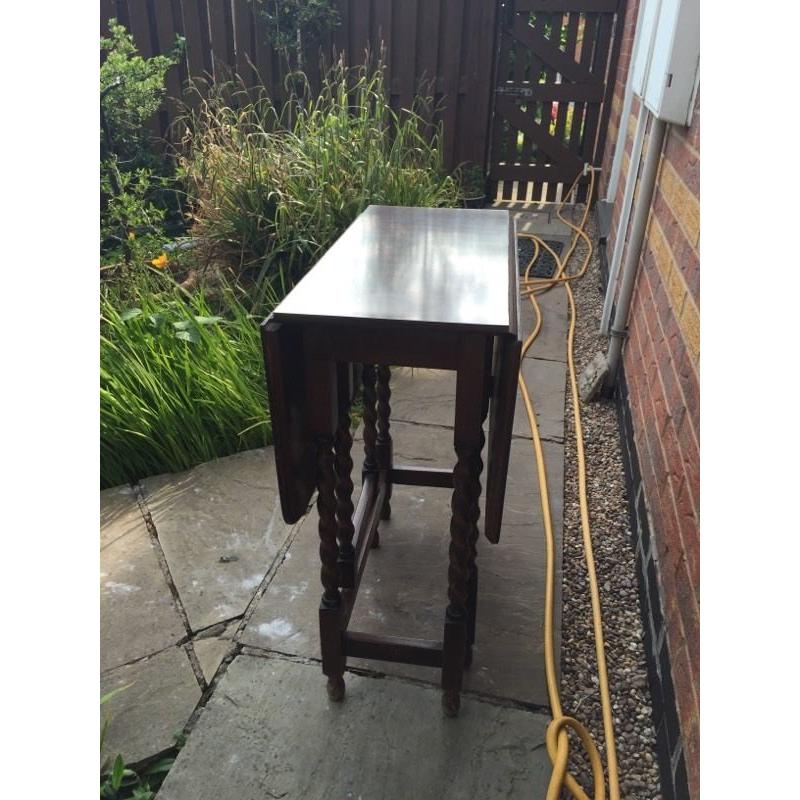 Drop leaf table