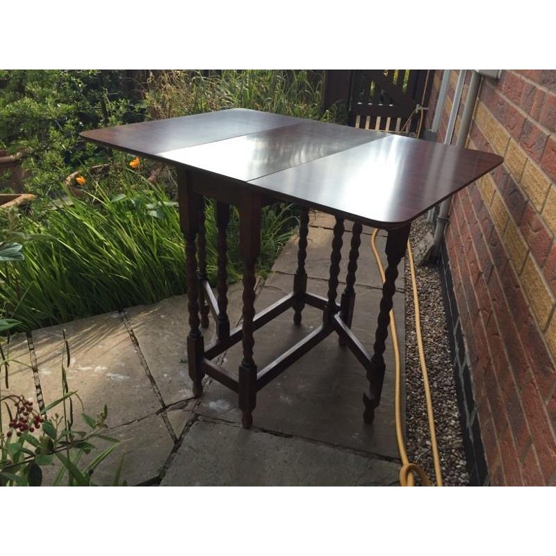 Drop leaf table