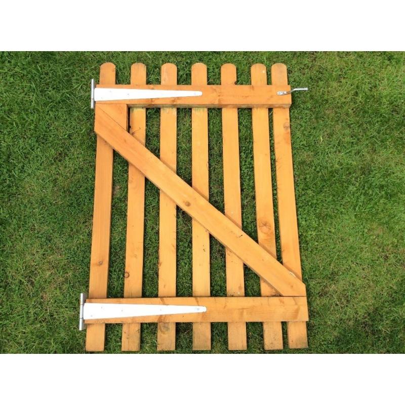 Wooden Gate, 3ft X 4ft, round top, picket fence style