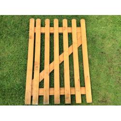 Wooden Gate, 3ft X 4ft, round top, picket fence style