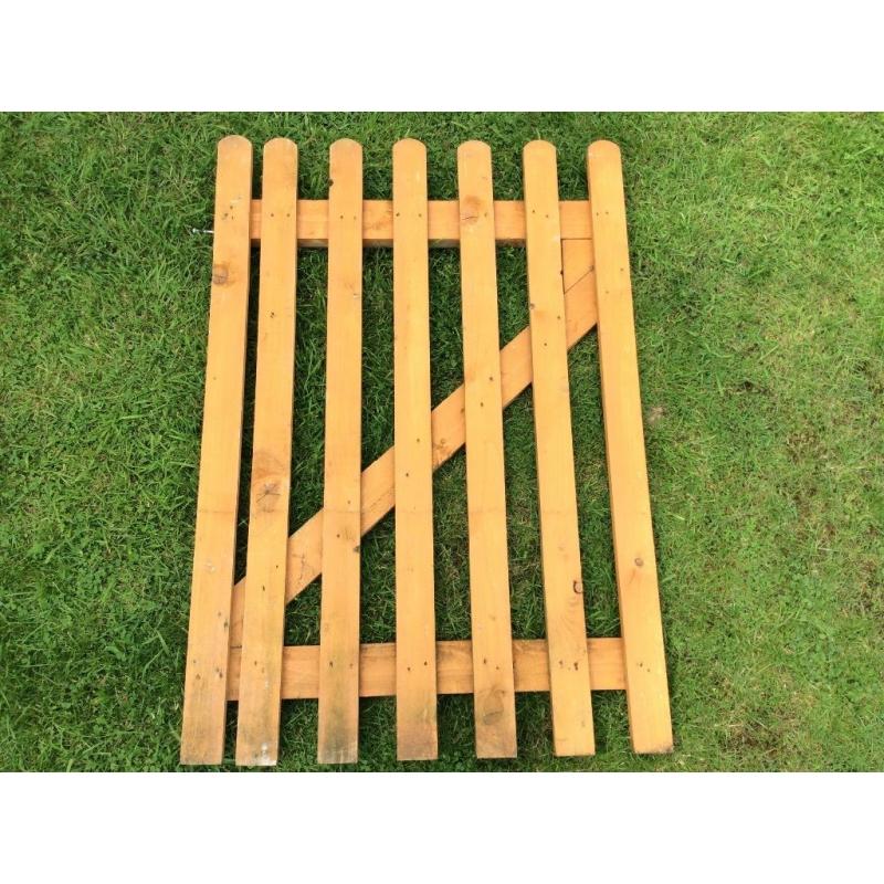 Wooden Gate, 3ft X 4ft, round top, picket fence style