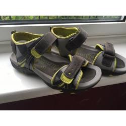 Clarks active air sandals..junior 13 1/2