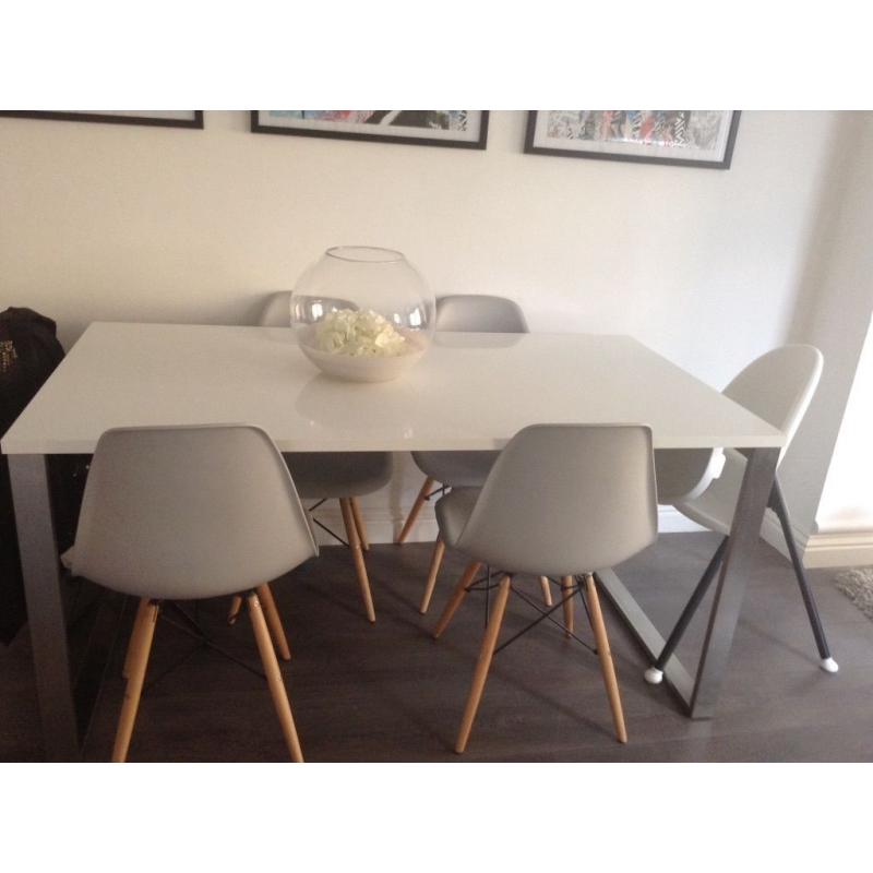 Dining table 150X80cm glossy white and aluminium. Great condition