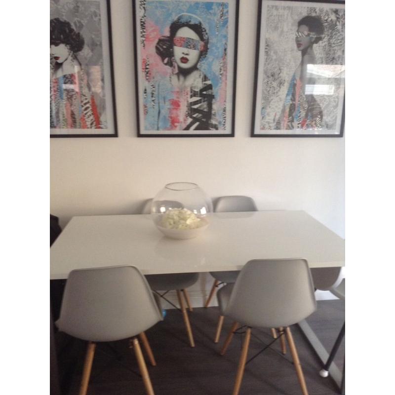 Dining table 150X80cm glossy white and aluminium. Great condition