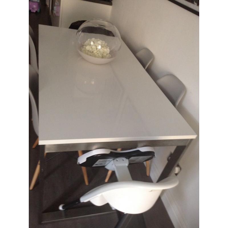 Dining table 150X80cm glossy white and aluminium. Great condition