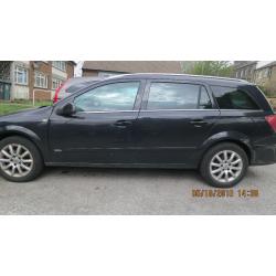 spares or repair. vauxhall astra estate design 1.8 petrol. automatic .