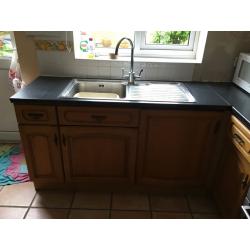 large Kitchen with solid wood doors, cooker, hob and buillt in extractor