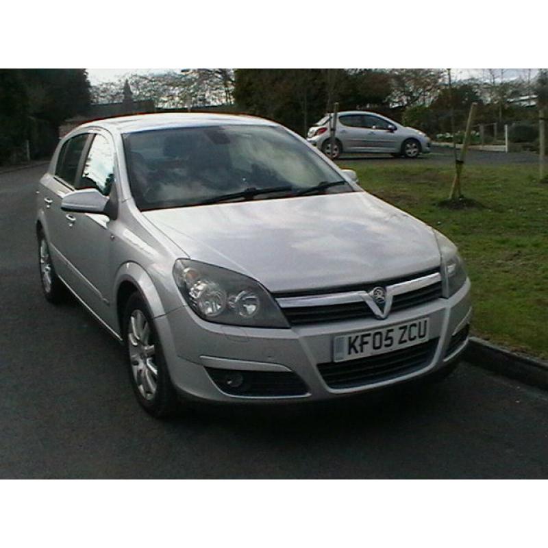 05 VAUXHALL ASTRA 1.6 DESIGN TWINPORT 5 DOOR HATCHBACK IN SILVER HPI CLEAR