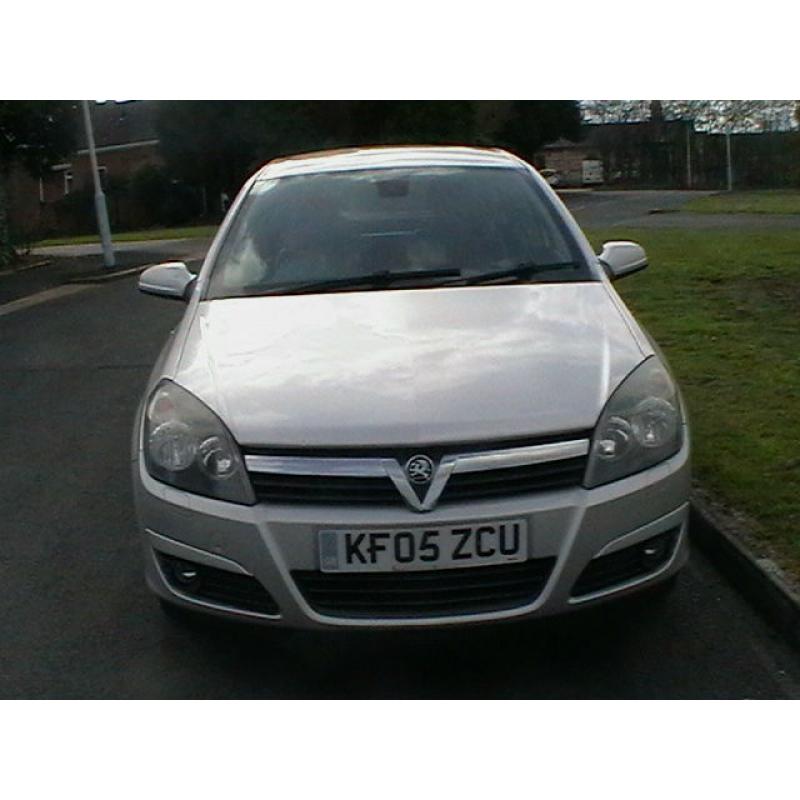 05 VAUXHALL ASTRA 1.6 DESIGN TWINPORT 5 DOOR HATCHBACK IN SILVER HPI CLEAR