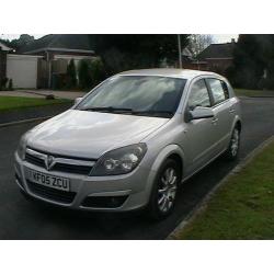 05 VAUXHALL ASTRA 1.6 DESIGN TWINPORT 5 DOOR HATCHBACK IN SILVER HPI CLEAR