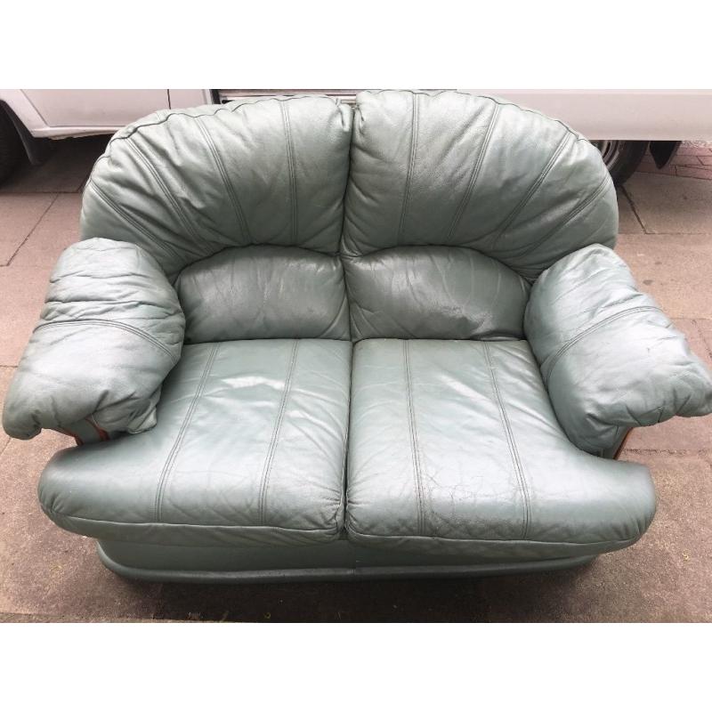 LEATHER 2 SEATER SOFA COMFY & SOFT NO RIPS OR TEARS FREE DELIVERY