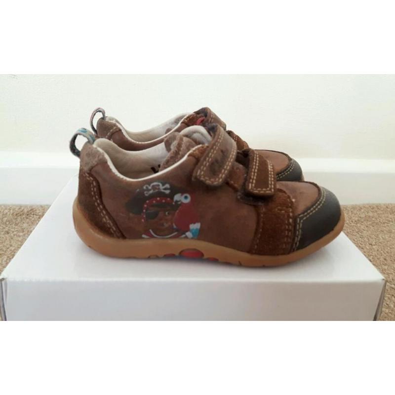 CLARKS Boys Pirate Shoes Size 5F