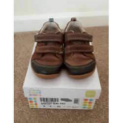 CLARKS Boys Pirate Shoes Size 5F