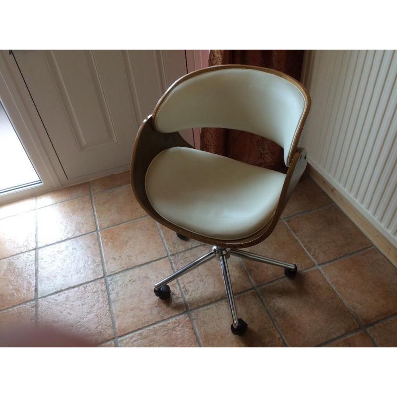 Swivel desk / office chair