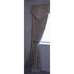 beautiful luxurious quality cream fully lined curtains & pelmet (free hold backs)