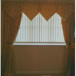 beautiful luxurious quality cream fully lined curtains & pelmet (free hold backs)