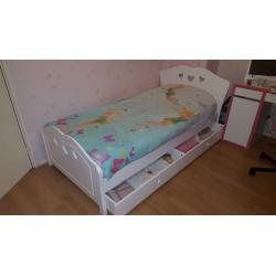 White kids Single 3Ft bed with Heart Cut Outs ** Under Storage ** Excellent Condition