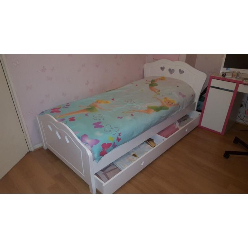 White kids Single 3Ft bed with Heart Cut Outs ** Under Storage ** Excellent Condition