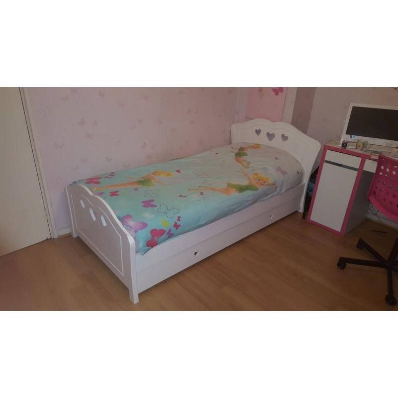 White kids Single 3Ft bed with Heart Cut Outs ** Under Storage ** Excellent Condition