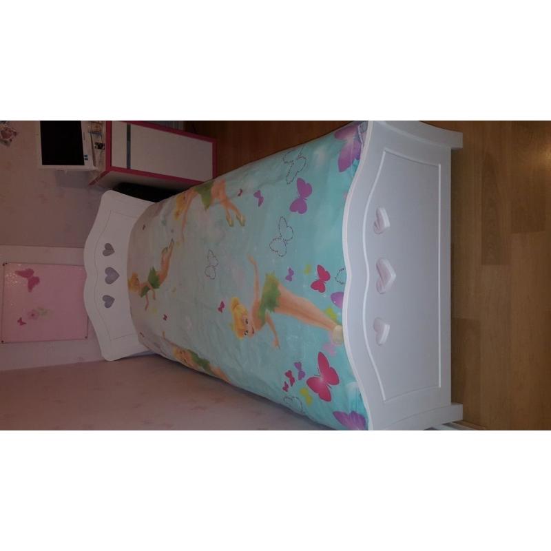 White kids Single 3Ft bed with Heart Cut Outs ** Under Storage ** Excellent Condition