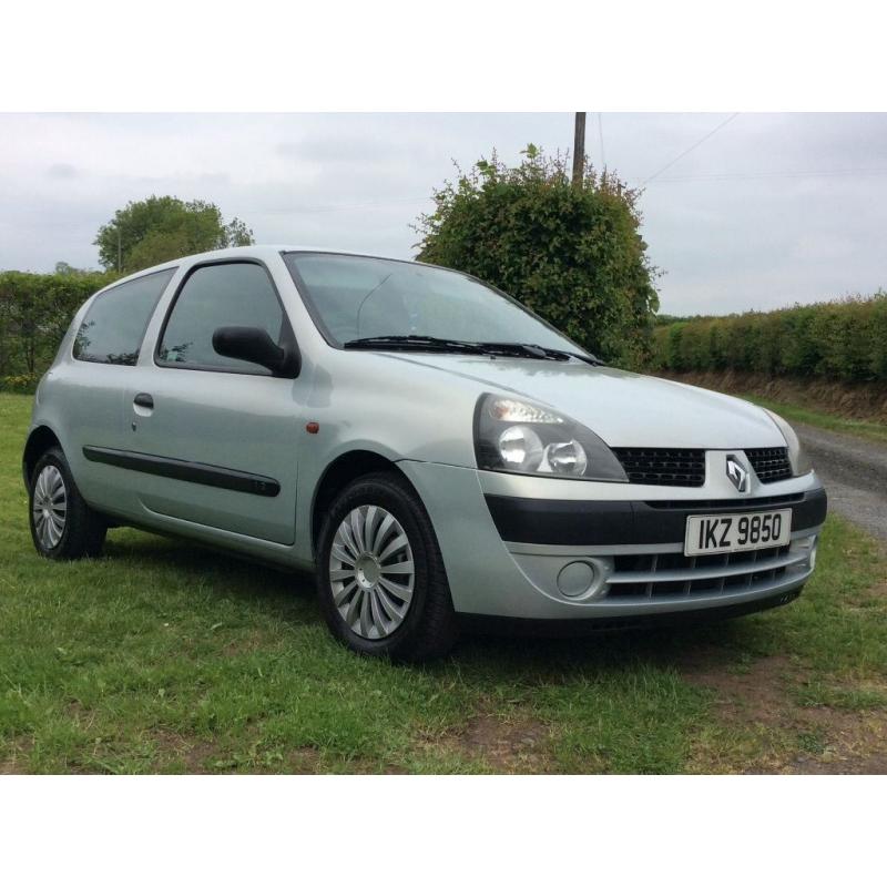 2002 Clio Authentique *** FULL YEAR'S MOT ***