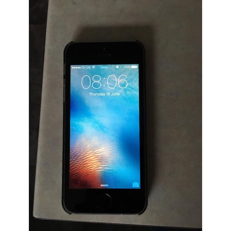 iPhone 5s with box and charger on 02 16gb