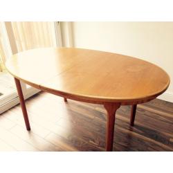 Lovely extendable dining table for sale