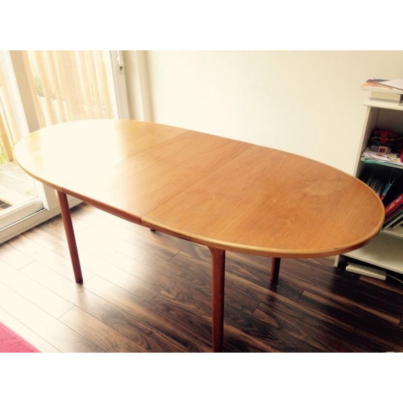 Lovely extendable dining table for sale