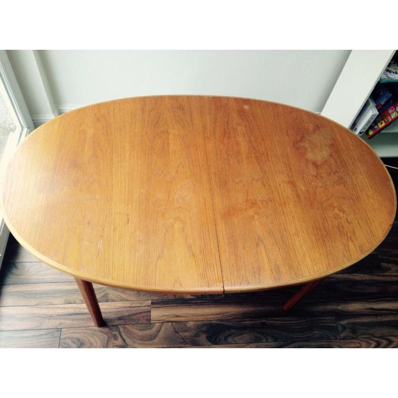 Lovely extendable dining table for sale