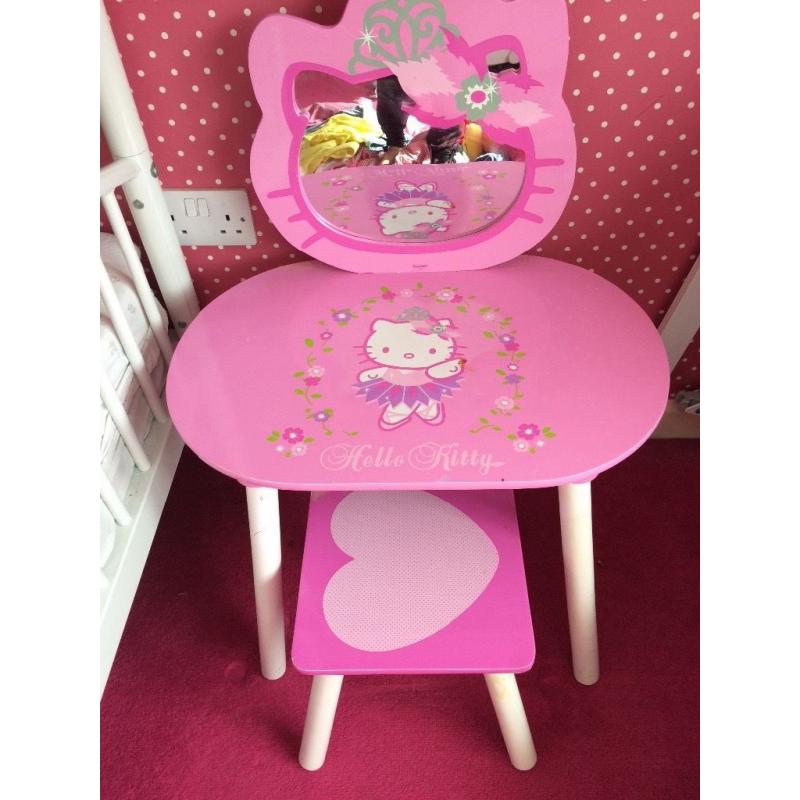Hello kitty vanity table and stool