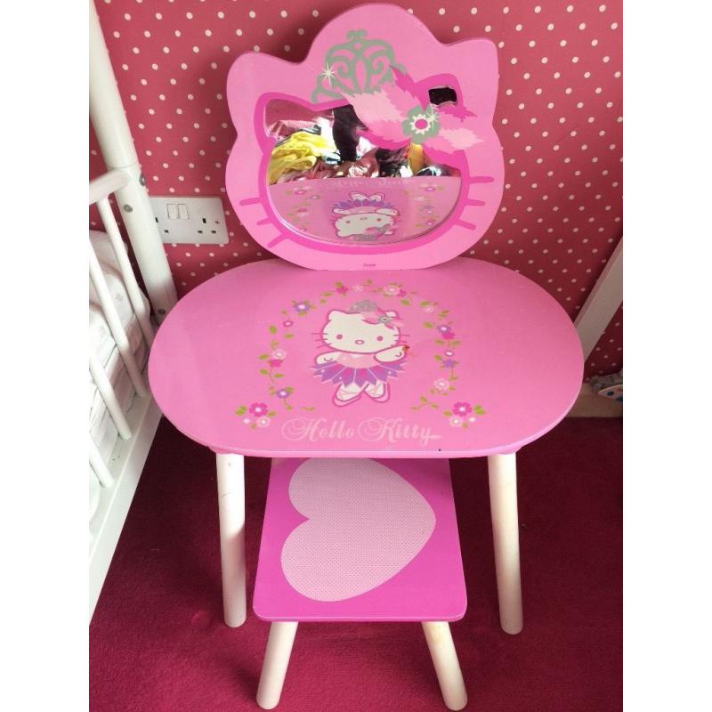 Hello kitty vanity table and stool