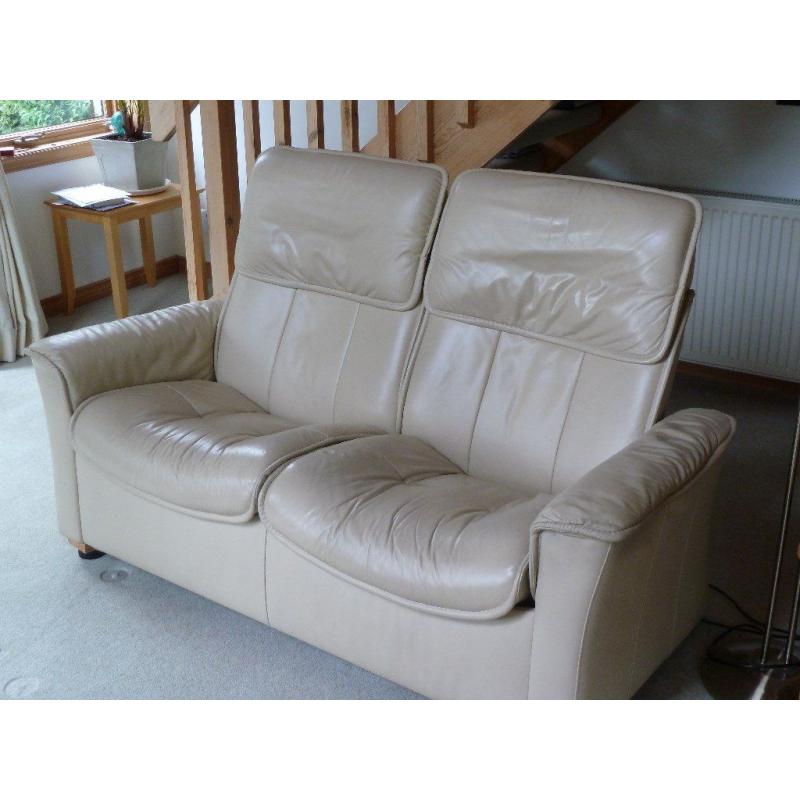 TWO SEATER LEATHER COUCH