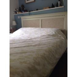 King size bed (mattress available)