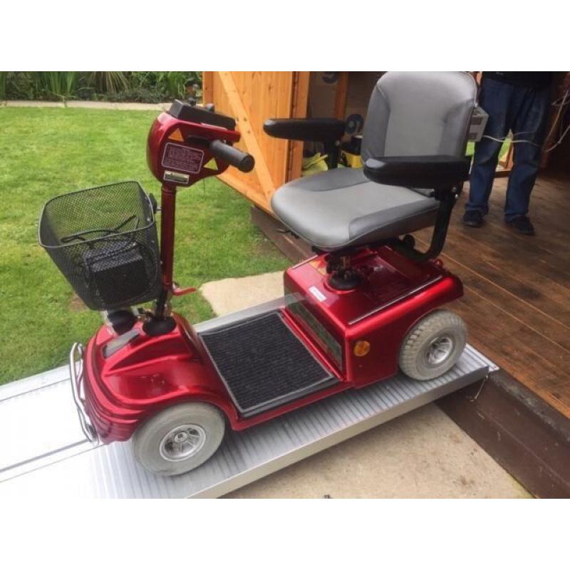 SHOPRIDER DELUXE MOBILITY SCOOTER - WORKS BEAUTIFULLY - WAS 1800