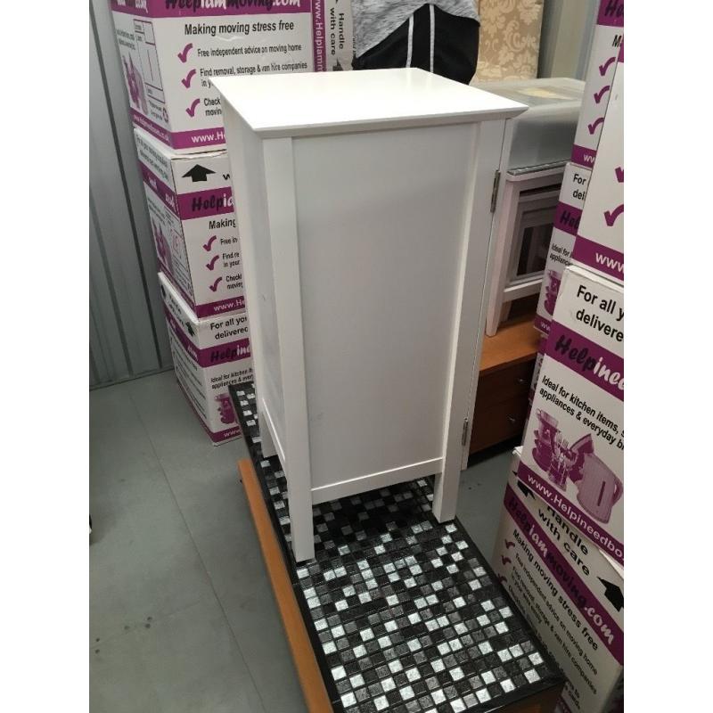 White wood bathroom cabinet