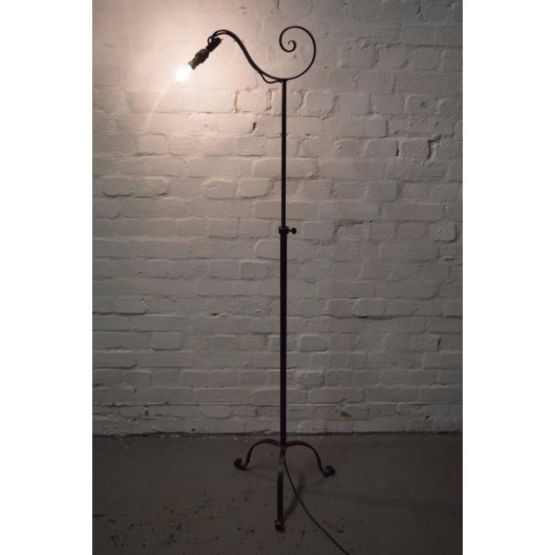 Vintage standard lamp (DELIVERY AVAILABLE)