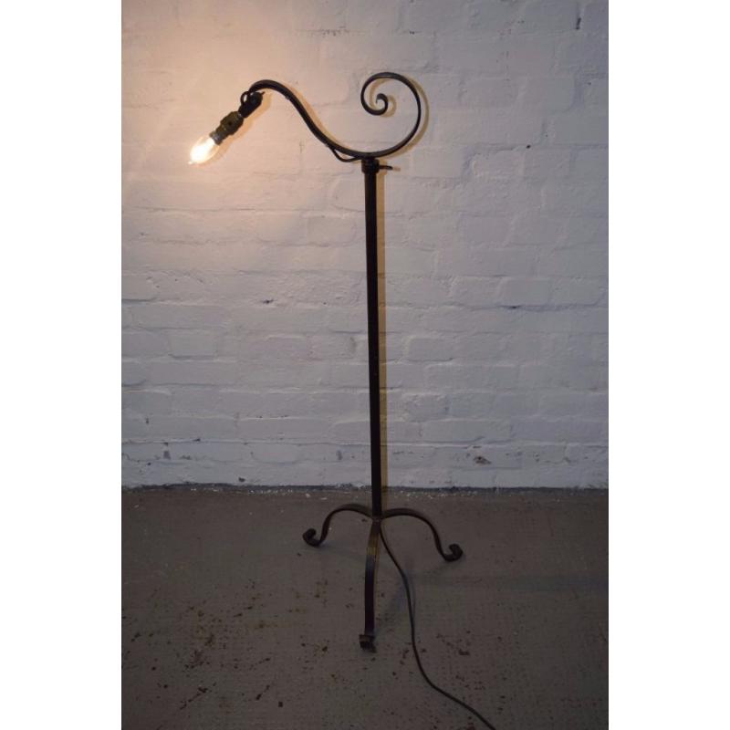 Vintage standard lamp (DELIVERY AVAILABLE)