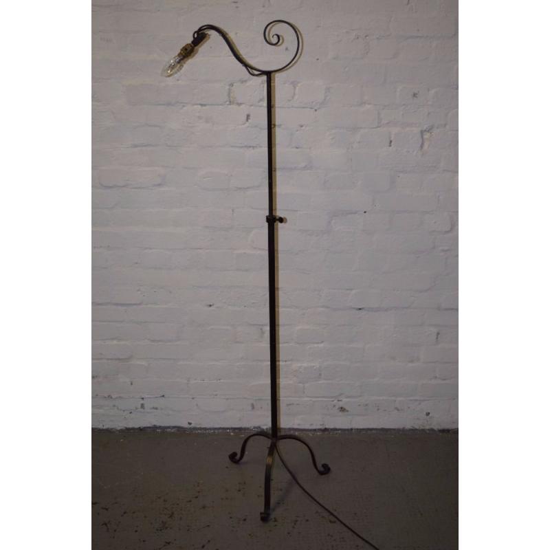 Vintage standard lamp (DELIVERY AVAILABLE)