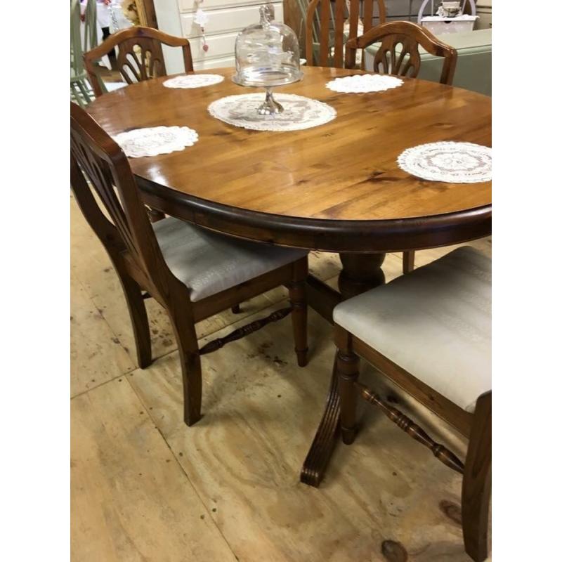 Ducal extendable table and 5 chairs