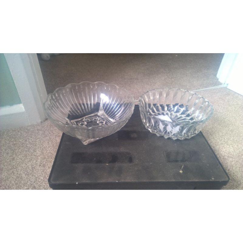 2 x glass bowls