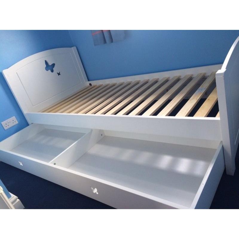 Butterfly bedstead