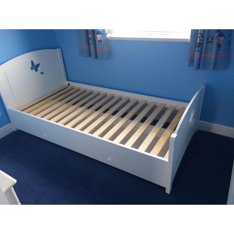 Butterfly bedstead