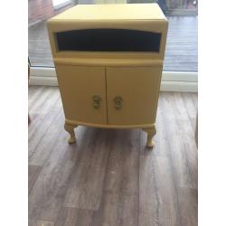 Small cabinet with queen Ann legs