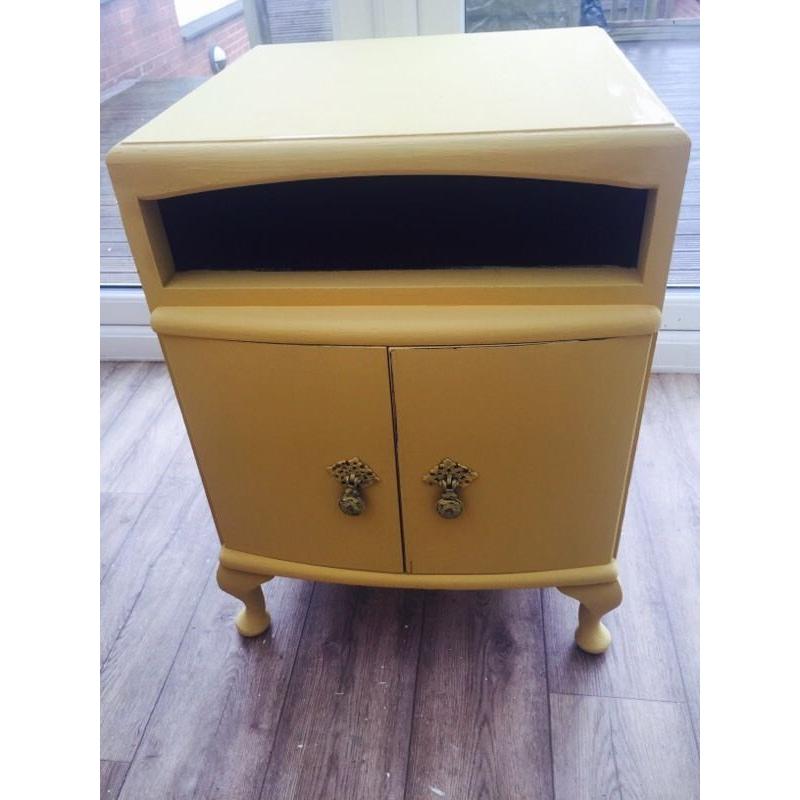 Small cabinet with queen Ann legs