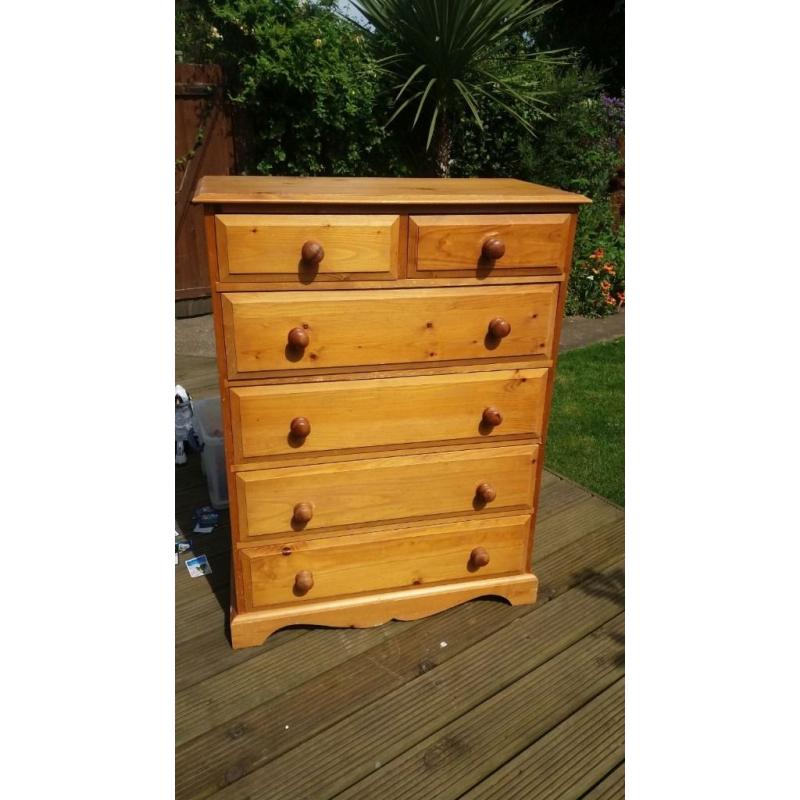 Pine chest of drawers