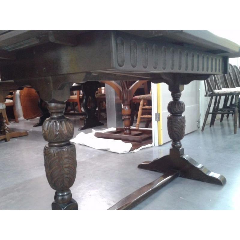 Victorian dining table, full of aristocrat temperament,carved leg, solid oak, extendable, 180cm