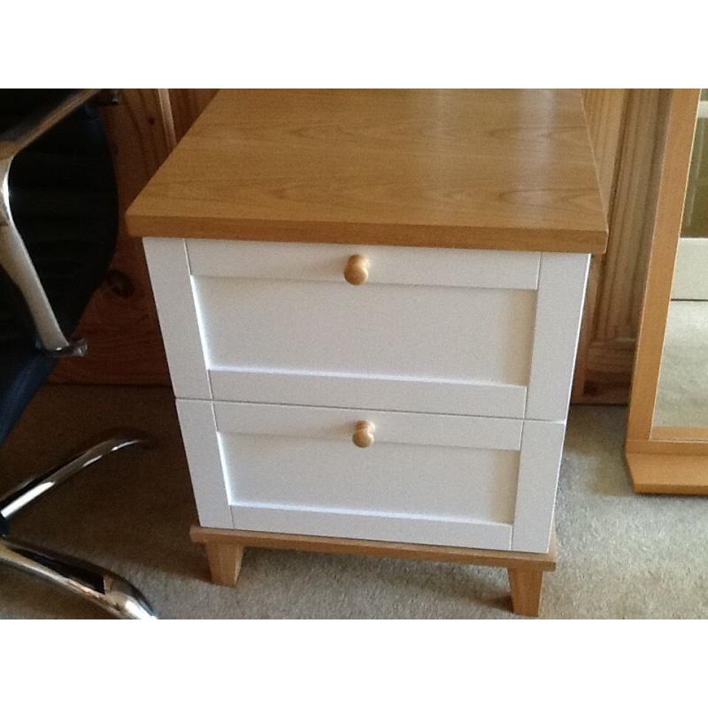One bedside chest of drawers cabinet table