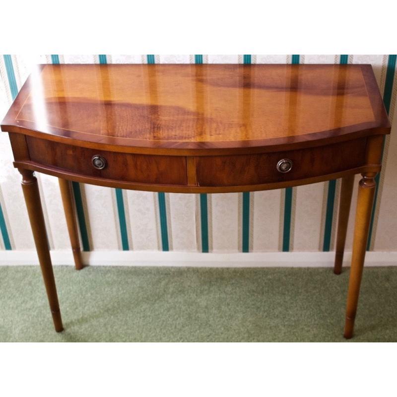 Serving table in Yew Wood, Queen Anne style